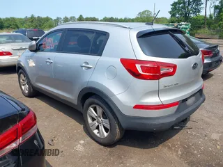 2011 Kia Sportage LX z VIN KNDPBCA20B7026845, wystawiony jako IAAI lot #42370233 z przebiegiem 181 329 mil mil oraz . Historia ofert i sprzedaży dostępna na DreamBid. Obrazek 3.