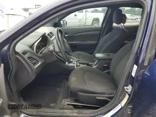 2014 Dodge Avenger SE z VIN 1C3CDZAB0EN140490, wystawiony jako Copart lot #55785015 z przebiegiem 151 224 mil mil oraz Szkody całkowita. Historia ofert i sprzedaży dostępna na DreamBid. Obrazek 7.