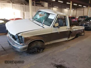 1992 Ford F-250 with VIN 2FTHF25H2NCA02117, listed as a IAAI auction lot 41259937 with 1 mi miles. Bid and sale history available at carsss.com. Image 2.