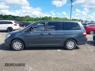 2005 Honda Odyssey LX z VIN 5FNRL38205B128740, wystawiony jako IAAI lot #42209974 z przebiegiem 183 014 mil mil oraz . Historia ofert i sprzedaży dostępna na DreamBid. Obrazek 14.