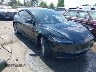 2025 Tesla Model 3 Long Range z VIN 5YJ3E1EA2SF918505, wystawiony jako IAAI lot #41968148 z przebiegiem 2490 mil mil oraz . Historia ofert i sprzedaży dostępna na DreamBid. Obrazek 1.
