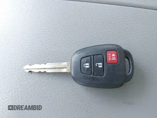 2016 Toyota Highlander LE Plus z VIN 5TDZKRFH4GS127117, wystawiony jako IAAI lot #42054767 z przebiegiem 167 253 mil mil oraz . Historia ofert i sprzedaży dostępna na DreamBid. Obrazek 11.