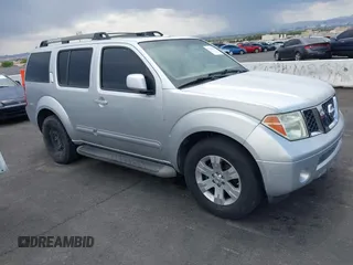 2007 Nissan Pathfinder SE z VIN 5N1AR18W67C646141, wystawiony jako IAAI lot #42450661 z przebiegiem 232 005 mil mil oraz . Historia ofert i sprzedaży dostępna na DreamBid. Obrazek 1.