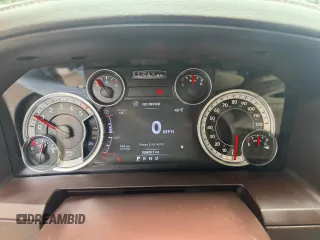 2016 Ram 1500 Laramie z VIN 1C6RR7VM9GS143262, wystawiony jako Copart lot #55879855 z przebiegiem 159 920 mil mil oraz Czysty tytuł • Clean title. Historia ofert i sprzedaży dostępna na DreamBid. Obrazek 8.