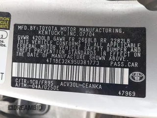 2005 Toyota Camry STD z VIN 4T1BE32K95U381773, wystawiony jako IAAI lot #42221291 z przebiegiem 93 224 mil mil oraz . Historia ofert i sprzedaży dostępna na DreamBid. Obrazek 9.