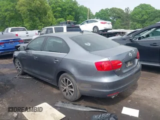 2014 Volkswagen Jetta SE z VIN 3VWD17AJ9EM298175, wystawiony jako IAAI lot #42084756 z przebiegiem 93 039 mil mil oraz . Historia ofert i sprzedaży dostępna na DreamBid. Obrazek 3.