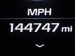 2017 Chevrolet Suburban Premier z VIN 1GNSKJKC0HR274605, wystawiony jako IAAI lot #41828392 z przebiegiem 144 747 mil mil oraz . Historia ofert i sprzedaży dostępna na DreamBid. Obrazek 15.