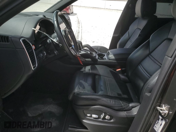2021 Porsche Cayenne z VIN WP1AA2AY2MDA07577, wystawiony jako Copart lot #54489445 z przebiegiem 35 810 mil mil oraz Szkoda całkowita • Salvage title. Historia ofert i sprzedaży dostępna na DreamBid. Obrazek 7.