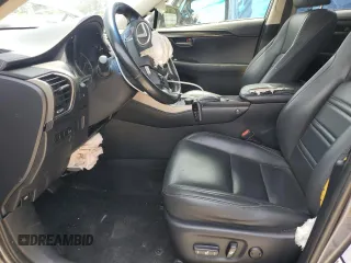 2015 Lexus NX 200t z VIN JTJYARBZ1F2000471, wystawiony jako Copart lot #55647535 z przebiegiem 283 571 mil mil oraz Szkody całkowita. Historia ofert i sprzedaży dostępna na DreamBid. Obrazek 7.