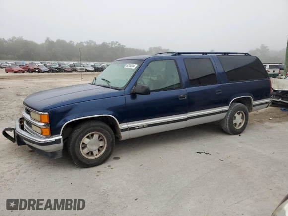 1996 Chevrolet Suburban with VIN 1GNEC16R8TJ359059, listed as a Copart auction lot 86344584 with 390,115 mi miles and Salvage Title. Bid and sale history available at carsss.com. Image 1.