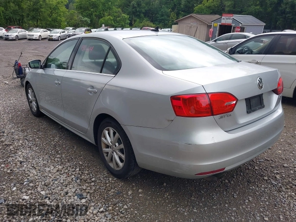 2013 Volkswagen Jetta SE с VIN 3VWDP7AJ5DM367473, выставлен на аукционе IAAI как лот 42541037 с пробегом 132 614 миль миль и . История ставок и продаж доступна на DreamBid. Изображение 3.