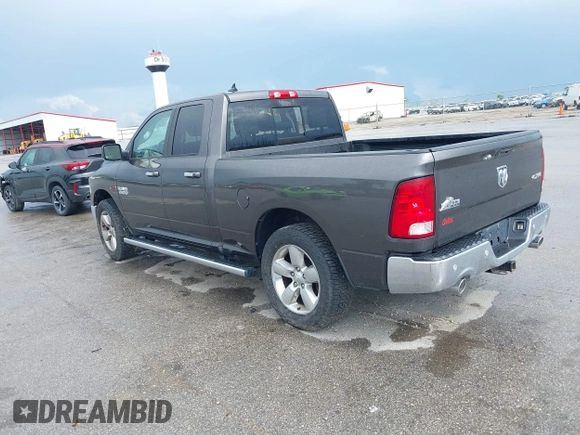 2015 Ram 1500 Outdoorsman z VIN 1C6RR7GM7FS720009, wystawiony jako IAAI lot #42551644 z przebiegiem 67 261 mil mil oraz . Historia ofert i sprzedaży dostępna na DreamBid. Obrazek 3.