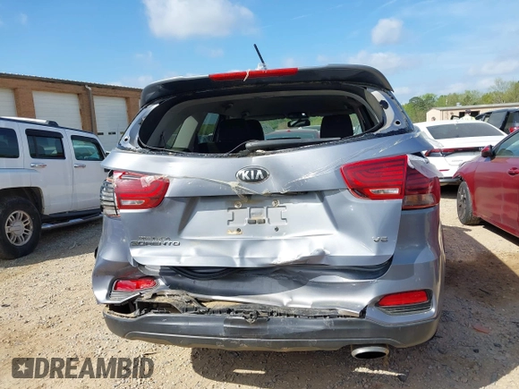 2020 Kia Sorento S z VIN 5XYPG4A57LG667674, wystawiony jako IAAI lot #41956371 z przebiegiem 103 976 mil mil oraz . Historia ofert i sprzedaży dostępna na DreamBid. Obrazek 16.