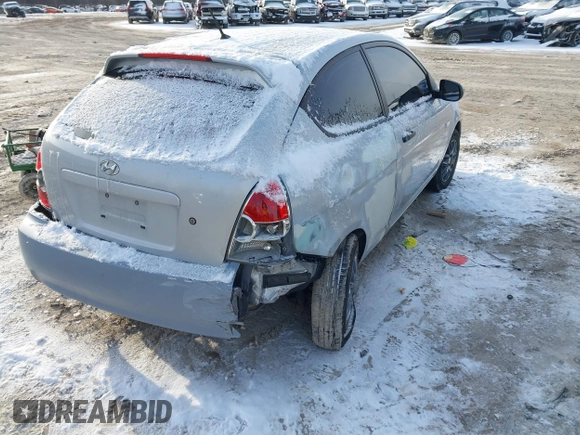 2011 Hyundai Accent GS z VIN KMHCM3AC9BU195826, wystawiony jako IAAI lot #41610260 z przebiegiem 112 508 mil mil oraz . Historia ofert i sprzedaży dostępna na DreamBid. Obrazek 4.