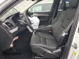 2025 Volvo XC90 Core с VIN YV4M12PJ1S1338770, выставлен на аукционе Copart как лот 44923915 с пробегом 823 миль миль и Чистый • Clean title. История ставок и продаж доступна на DreamBid. Изображение 7.