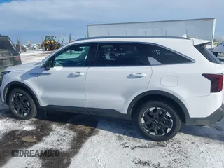 2024 Kia Sorento S z VIN 5XYRLDJC0RG275129, wystawiony jako IAAI lot #41354269 z przebiegiem 16 907 mil mil oraz . Historia ofert i sprzedaży dostępna na DreamBid. Obrazek 14.