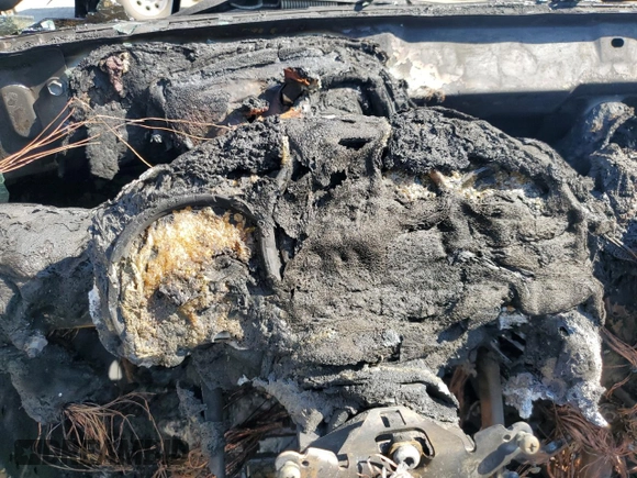 2006 Toyota Solara SE z VIN 4T1FA38P56U106015, wystawiony jako Copart lot #62425945 z przebiegiem Nie podano mil oraz Nie do naprawy • Non repairable. Historia ofert i sprzedaży dostępna na DreamBid. Obrazek 9.