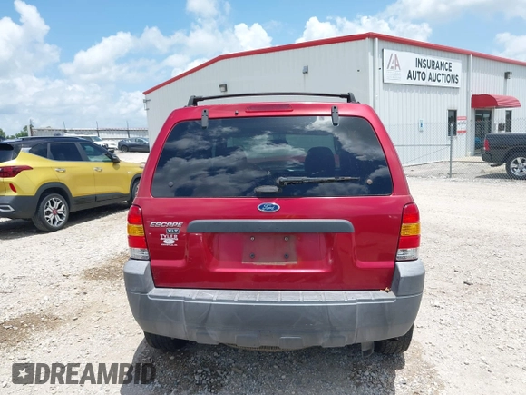 2005 Ford Escape XLT с VIN 1FMYU93175DA16398, выставлен на аукционе IAAI как лот 42544348 с пробегом 114 065 миль миль и . История ставок и продаж доступна на DreamBid. Изображение 17.