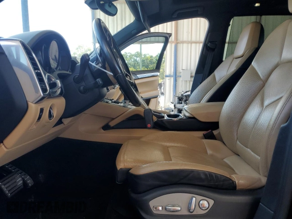 2018 Porsche Cayenne S z VIN WP1AB2A20JLA60448, wystawiony jako Copart lot #68556394 z przebiegiem 58 681 mil mil oraz Szkoda całkowita • Salvage title. Historia ofert i sprzedaży dostępna na DreamBid. Obrazek 7.