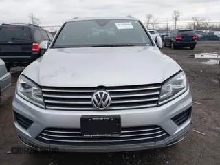2017 Volkswagen Touareg Wolfsburg Edition с VIN WVGRF7BP3HD004486, выставлен на аукционе IAAI как лот 41759564 с пробегом 90 722 миль миль и . История ставок и продаж доступна на DreamBid. Изображение 12.