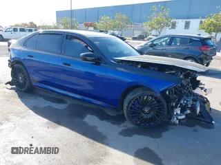 2023 BMW i7 xDrive60 z VIN WBY53EJ05PCN86100, wystawiony jako IAAI lot #40845180 z przebiegiem 4231 mil mil oraz . Historia ofert i sprzedaży dostępna na DreamBid. Obrazek 1.