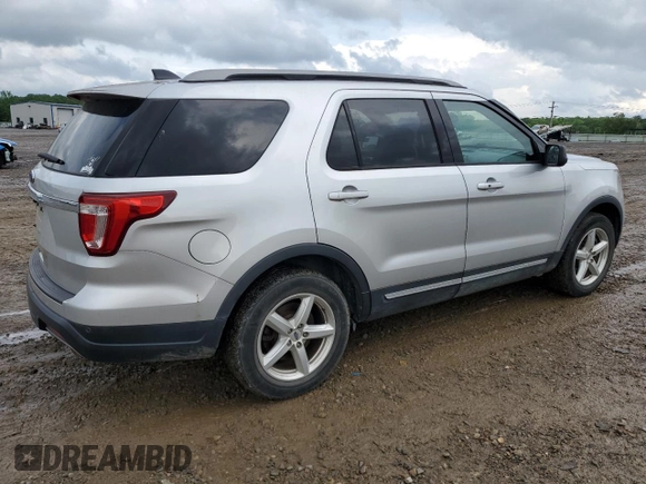 2018 Ford Explorer XLT z VIN 1FM5K7D81JGC69458, wystawiony jako Copart lot #54015705 z przebiegiem 169 783 mil mil oraz Szkoda całkowita • Salvage title. Historia ofert i sprzedaży dostępna na DreamBid. Obrazek 3.