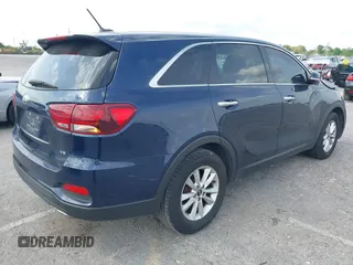 2019 Kia Sorento LX V6 with VIN 5XYPG4A57KG490476, listed as a IAAI auction lot 41867031 with 122,606 mi miles. Bid and sale history available at carsss.com. Image 4.