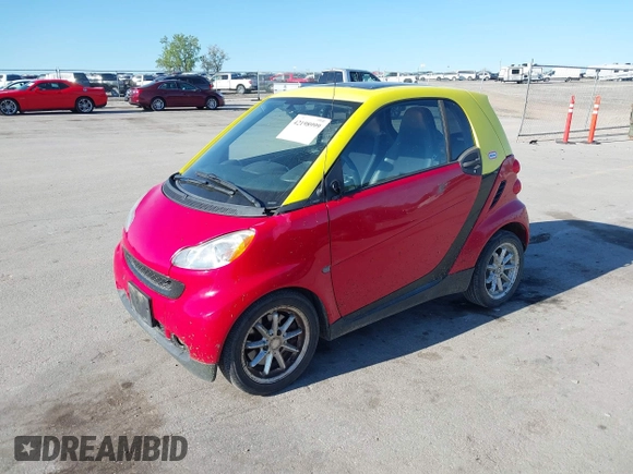 2009 Smart fortwo Pure z VIN WMEEJ31X99K290533, wystawiony jako IAAI lot #42198999 z przebiegiem 50 608 mil mil oraz . Historia ofert i sprzedaży dostępna na DreamBid. Obrazek 2.