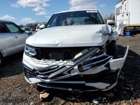 2022 Volkswagen Tiguan SEL R-Line with VIN 3VV4B7AXXNM096239, listed as a Copart auction lot 50471705 with 32,283 mi miles and Salvage Title. Bid and sale history available at carsss.com. Image 5.