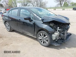 2021 Nissan Versa SV z VIN 3N1CN8EV3ML851240, wystawiony jako IAAI lot #42100132 z przebiegiem 81 210 mil mil oraz . Historia ofert i sprzedaży dostępna na DreamBid. Obrazek 1.
