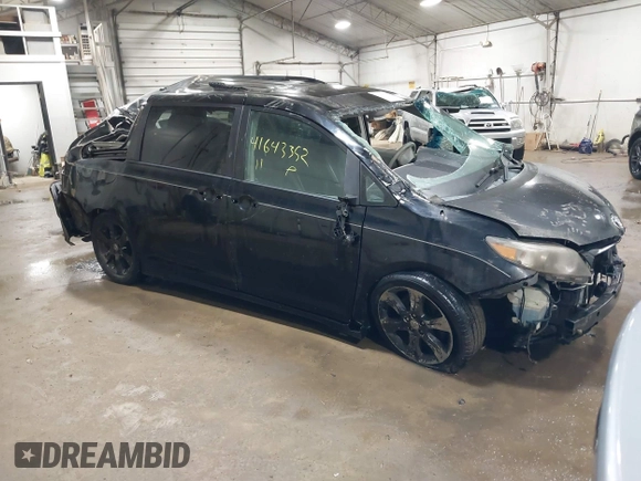 2011 Toyota Sienna SE with VIN 5TDXK3DC1BS172813, listed as a IAAI auction lot 41643352 with 172,385 mi miles. Bid and sale history available at carsss.com. Image 1.