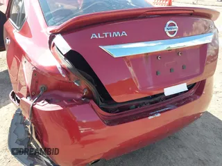 2013 Nissan Altima SV with VIN 1N4AL3APXDN504403, listed as a IAAI auction lot 42541551 with 215,789 mi miles and . Bid and sale history available at DreamBid. Image 6.