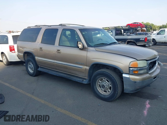 2001 GMC Yukon XL SLT with VIN 3GKGK26G21G155501, listed as a IAAI auction lot 39928004 with 338,183 mi miles. Bid and sale history available at carsss.com. Image 1.