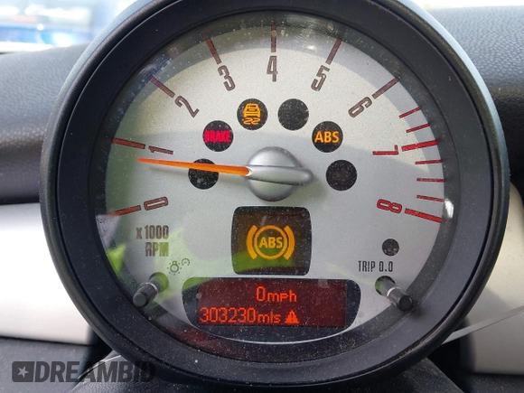 2012 MINI Hardtop with VIN WMWSU3C58CT185467, listed as a IAAI auction lot 42400558 with 303,230 mi miles and . Bid and sale history available at DreamBid. Image 7.