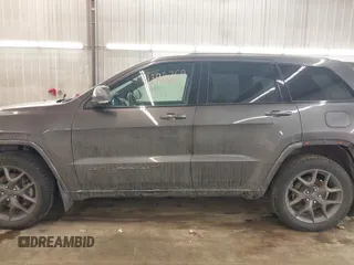 2021 Jeep Grand Cherokee 80th Anniversary z VIN 1C4RJFBG9MC580645, wystawiony jako IAAI lot #41398269 z przebiegiem 79 057 mil mil oraz . Historia ofert i sprzedaży dostępna na DreamBid. Obrazek 14.