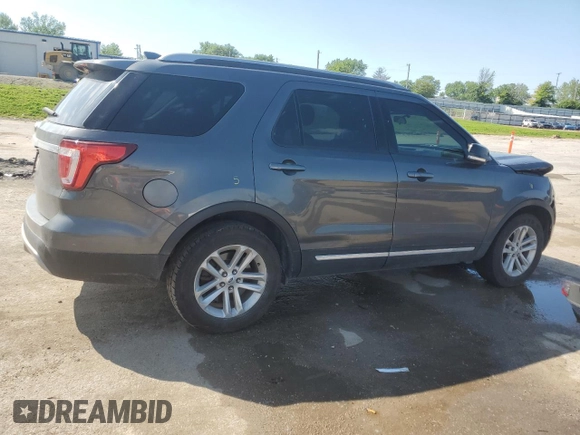 2017 Ford Explorer XLT с VIN 1FM5K7D8XHGA33580, выставлен на аукционе Copart как лот 56795705 с пробегом 82 071 миль миль и Списание • Salvage title. История ставок и продаж доступна на DreamBid. Изображение 3.