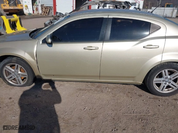 2010 Dodge Avenger R/T with VIN 1B3CC5FB5AN206267, listed as a IAAI auction lot 41794604 with 0 mi miles. Bid and sale history available at carsss.com. Image 6.