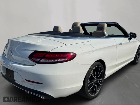 2019 Mercedes-Benz C 300 z VIN WDDWK8DB3KF827091, wystawiony jako Copart lot #57204495 z przebiegiem 114 498 mil mil oraz Czysty tytuł • Clean title. Historia ofert i sprzedaży dostępna na DreamBid. Obrazek 4.