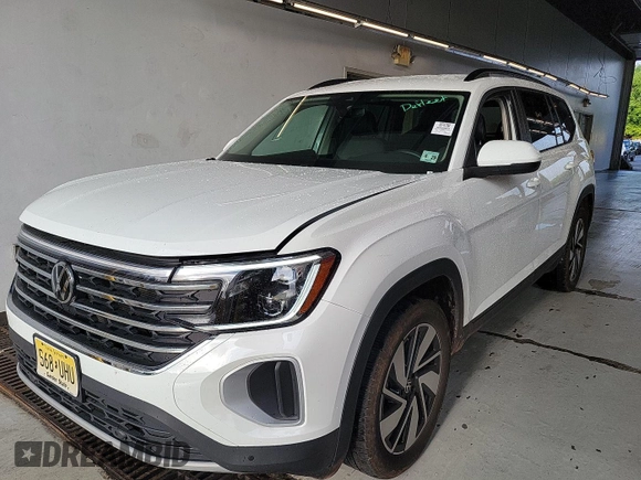 2024 Volkswagen Atlas SE with VIN 1V2HR2CA2RC556331, listed as a IAAI auction lot 42806429 with 25,239 mi miles and . Bid and sale history available at DreamBid. Image 4.