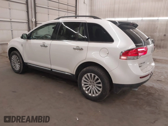 2014 Lincoln MKX z VIN 2LMDJ8JK7EBL18541, wystawiony jako IAAI lot #41684416 z przebiegiem 121 568 mil mil oraz . Historia ofert i sprzedaży dostępna na DreamBid. Obrazek 3.