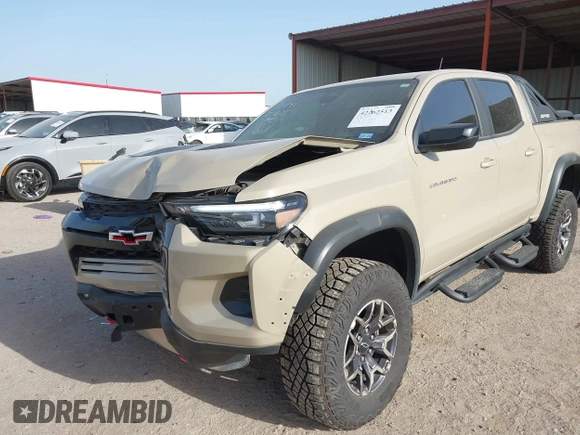2024 Chevrolet Colorado 4WD ZR2 z VIN 1GCPTFEK4R1145701, wystawiony jako IAAI lot #42262513 z przebiegiem 8 666 mil mil oraz . Historia ofert i sprzedaży dostępna na DreamBid. Obrazek 6.