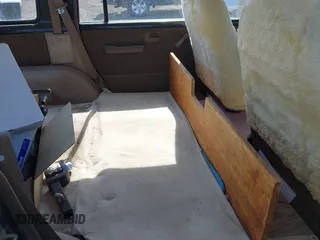 1990 Isuzu Trooper z VIN JACCH58EXL7903060, wystawiony jako IAAI lot #42516100 z przebiegiem 189 700 mil mil oraz . Historia ofert i sprzedaży dostępna na DreamBid. Obrazek 8.