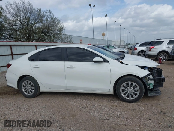 2021 Kia Forte LXS with VIN 3KPF24AD8ME300461, listed as a IAAI auction lot 41731952 with 86,794 mi miles. Bid and sale history available at carsss.com. Image 14.