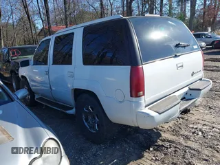 2000 Cadillac Escalade z VIN 1GYEK63R7YR226034, wystawiony jako IAAI lot #41224406 z przebiegiem 293 123 mil mil oraz . Historia ofert i sprzedaży dostępna na DreamBid. Obrazek 3.