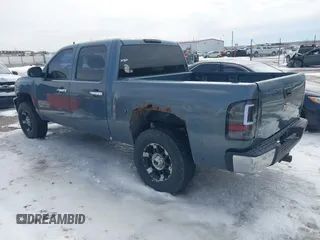 2009 Chevrolet Silverado 1500 LT with VIN 2GCEK233591134697, listed as a IAAI auction lot 41716904 with 211,681 mi miles and . Bid and sale history available at DreamBid. Image 3.