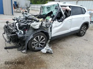 2024 Volkswagen Taos SE z VIN 3VVSX7B23RM002557, wystawiony jako Copart lot #53279695 z przebiegiem Nie podano mil oraz Nie do naprawy. Historia ofert i sprzedaży dostępna na DreamBid. Obrazek 1.