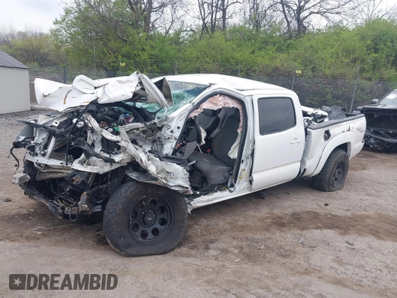 2013 Toyota Tacoma z VIN 5TFMU4FN9DX019465, wystawiony jako IAAI lot #42010194 z przebiegiem 115 812 mil mil oraz . Historia ofert i sprzedaży dostępna na DreamBid. Obrazek 17.
