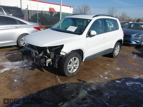 2016 Volkswagen Tiguan SE with VIN WVGBV7AX0GW018760, listed as a IAAI auction lot 41733586 with 60,743 mi miles and . Bid and sale history available at DreamBid. Image 2.