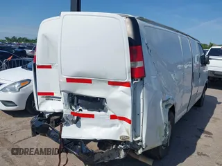 2015 Chevrolet Express Cargo z VIN 1GCWGFCFXF1184780, wystawiony jako IAAI lot #42180137 z przebiegiem 103 453 mil mil oraz . Historia ofert i sprzedaży dostępna na DreamBid. Obrazek 4.