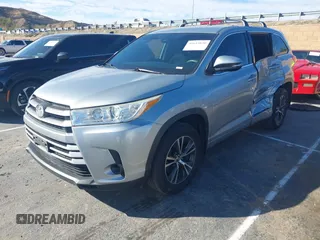 2018 Toyota Highlander LE z VIN 5TDZZRFH1JS287507, wystawiony jako IAAI lot #41615820 z przebiegiem 71 232 mil mil oraz . Historia ofert i sprzedaży dostępna na DreamBid. Obrazek 17.